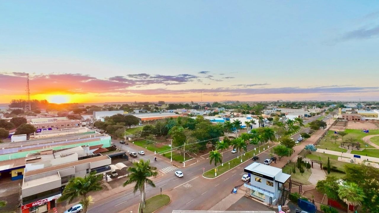 Vista aérea de Nova Alvorada do Sul ao entardecer